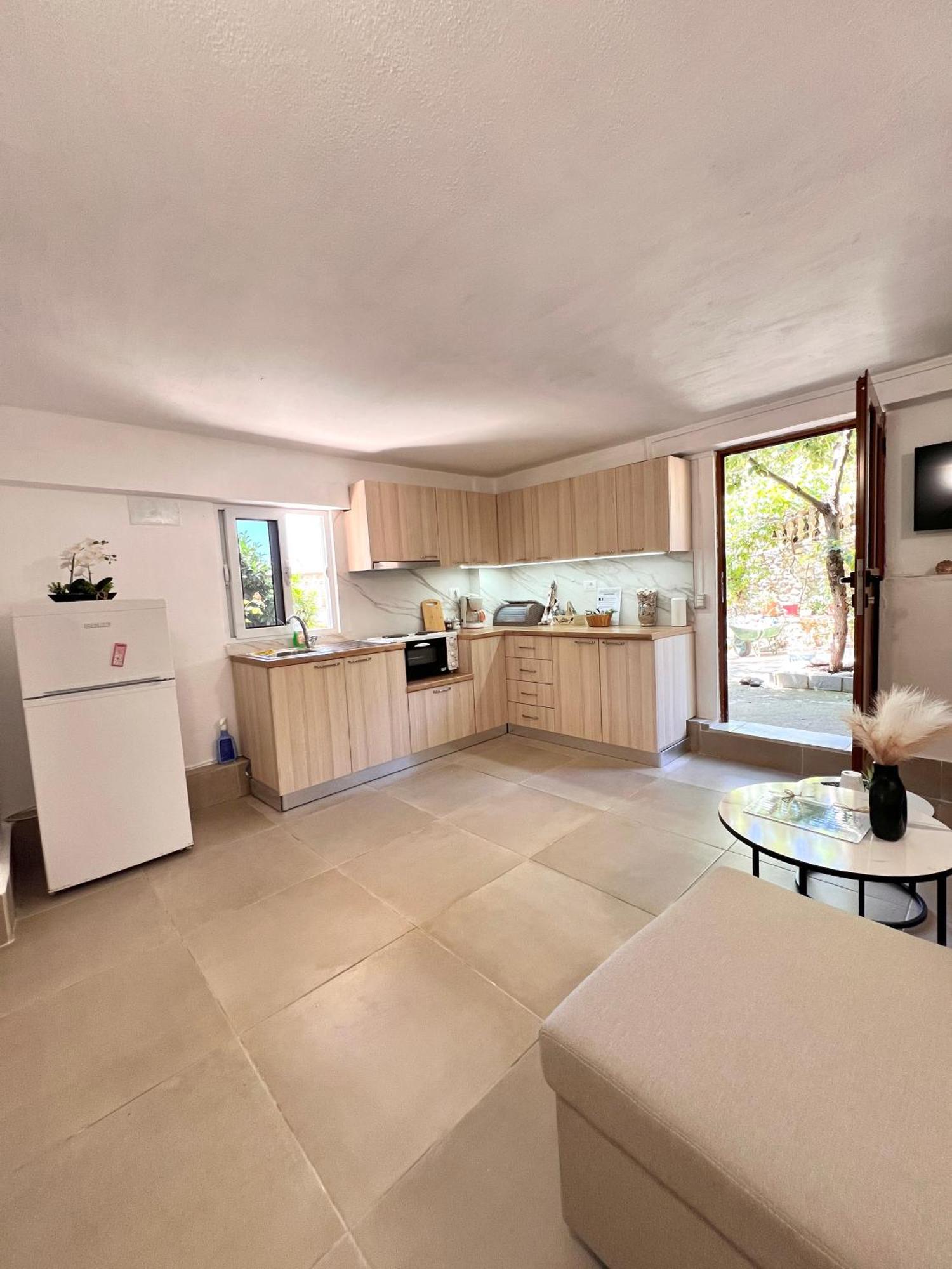 Petra Oliva Apartment Dhërmi Buitenkant foto